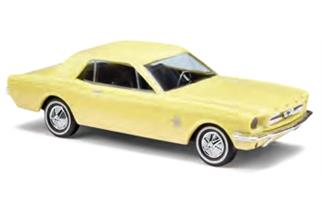 Busch H0 Ford Mustang Coupé, gelb