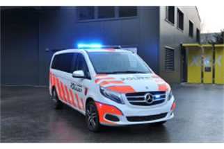 Busch H0 MB Vito Kastenwagen, Kantonspolizei Glarus