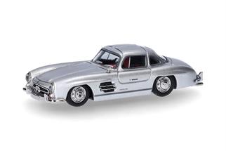 Herpa H0 MB 300 SL Flügeltürer, silbermetallic