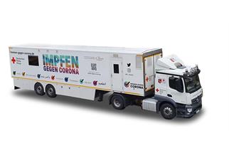 Herpa H0 MB Actros Classicspace Koffer-Sattelzug, DRK Bremen Impfmobil (Sonderserie Nord) *werkseitig ausverkauft*