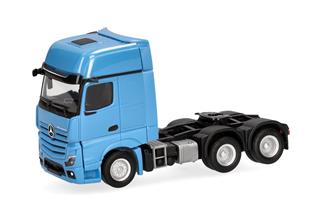 Herpa H0 MB Actros L Gigaspace Zugmaschine, lichtblau