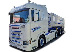 Herpa H0 Scania CR20 ND Thermomulden-Sattelzug, Nyffeler Transporte (Sonderserie Schweiz) *werkseitig ausverkauft*