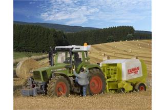 Kibri H0 Fendt Traktor mit Anbaugeräten