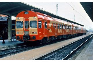 Arnold N RENFE Elektrotriebzug 444-004, rot/gelb, Ep. IV, 3-tlg.