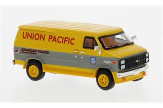 Brekina H0 Chevrolet C 20, 1983, Union Pacific Railroad Police