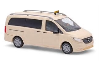 Busch H0 MB Vito, Taxi mit Fahrerfigur