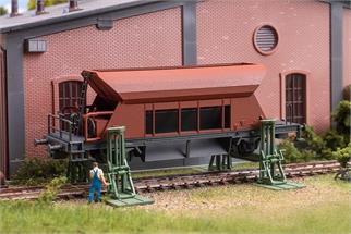 Faller H0 2 Spindelhebeböcke mit aufgebocktem Wagen