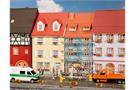 Faller H0 Kleinstadthäuser mit Malergerüst (Inhalt: 2 Stk.)