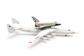 Herpa 1:400 Antonov An-225 Mriya + RKK Energiya Buran Space Orbiter, CCCP-480182