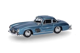 Herpa H0 MB 300 SL Flügeltürer, hellblaumetallic