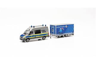 Herpa H0 MB Sprinter '13 Halbbus mit Anhänger, Polizei Bayern / Schwaben Nord