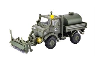 Kibri H0 MB Unimog mit Vorbaukehrmaschine Bundeswehr, Funktionsbausatz