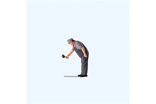 Preiser H0 Bahnarbeiter, Radlager prüfend