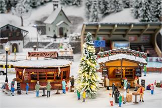 Faller H0 Weihnachtsmarktbuden mit beleuchtetem Weihnachtsbaum