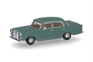 Herpa H0 MB 200 Heckflosse, moosgrün
