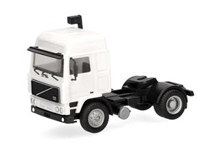Herpa H0 Volvo F10 Globetrotter Zugmaschine 2achs, weiss