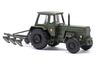 Busch H0 Fortschritt ZT 303 D, NVA, mit Dreischarrpflug