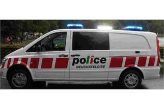 Busch H0 MB Vito Kastenwagen Polizei Neuenburg