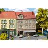 Faller H0 Monatsmodell Februar: Stadthaus mit Sattlerei