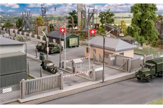 Faller H0 Wachgebäude mit Schlagbaum