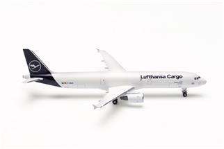 Herpa 1:500 Lufthansa Cargo Airbus A321P2F, D-AEUC Hello Europe