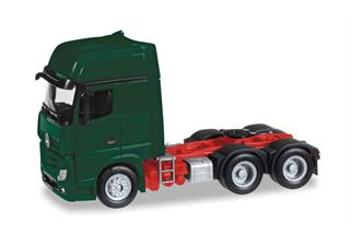 Herpa H0 MB Actros Gigaspace 6x4 Zugmaschine, dunkelgrün