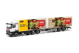 Herpa H0 MB Classicspace 2.3 Tandemkühlkoffer-Hängerzug, REWE