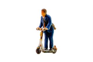 Noch H0 3D-Master-Einzelfigur Mann auf E-Scooter
