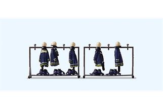 Preiser H0 Blaue Feuerwehruniformen auf zwei Ständern. Fertigmodell